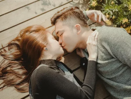 How to Make Your Girlfriend Feel Special: 15 Heartfelt Ways