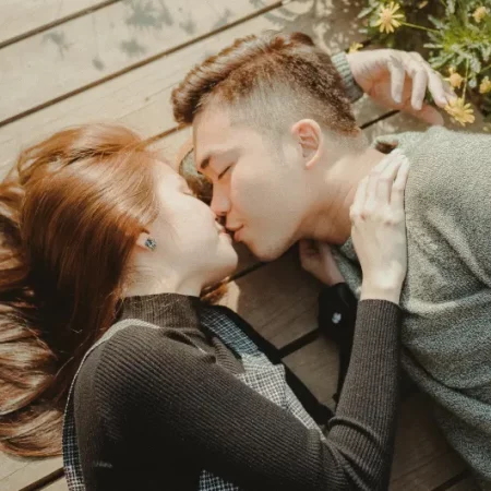 How to Make Your Girlfriend Feel Special: 15 Heartfelt Ways